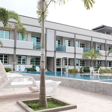 Aneeda Inn Pantai Cenang  Exterior foto